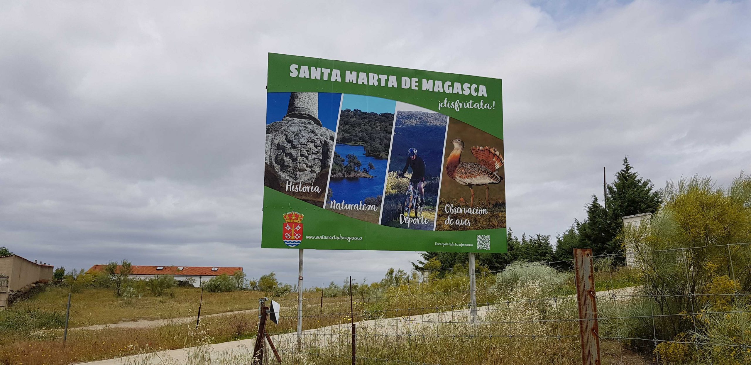 Cartel gran formato en Santa Marta de Magasca Cartel gran formato en Santa Marta de Magasca